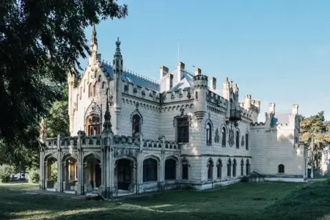 Visitez le château Sturdza à Miclăușeni