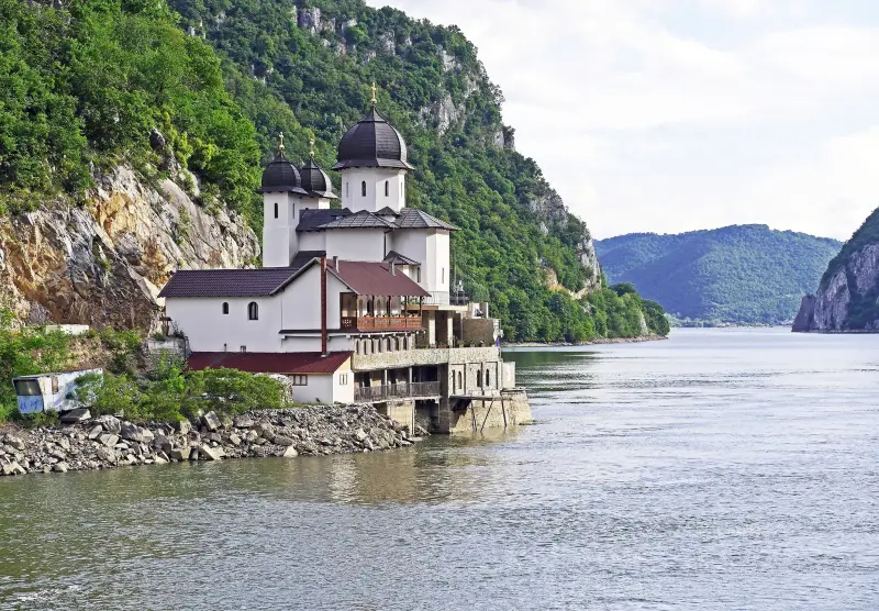 Monastère de Mraconia | la Gorge du Danube
