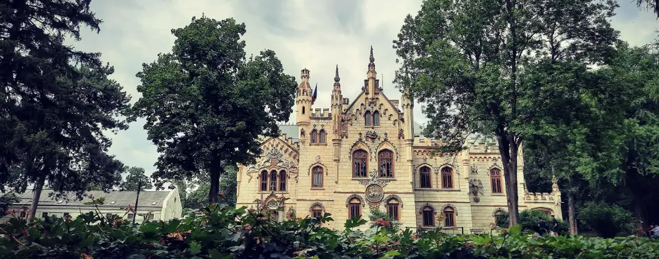 Visitez le château Sturdza à Miclăușeni