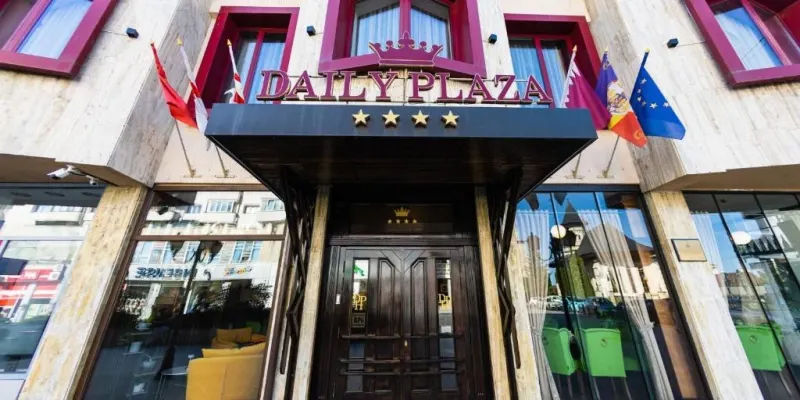 Daily Plaza, photo 1 sur 71